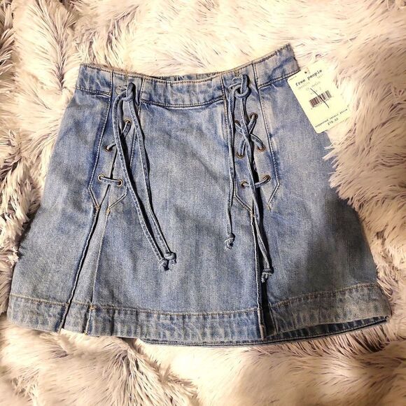 Free people mini skirt NWT, SIZE 2- denim - Picture 1 of 7